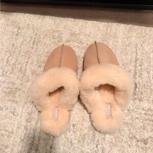 Cozy Tan Fur-Lined Women's Slippers